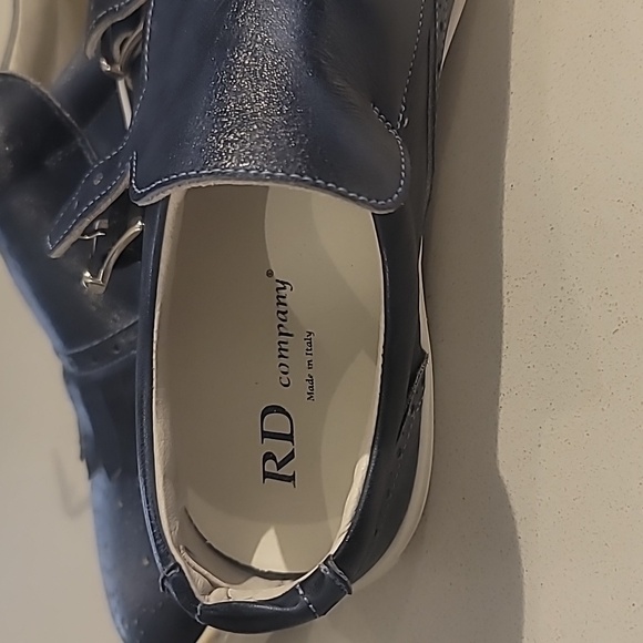 Shoes - Picture 2 of 4